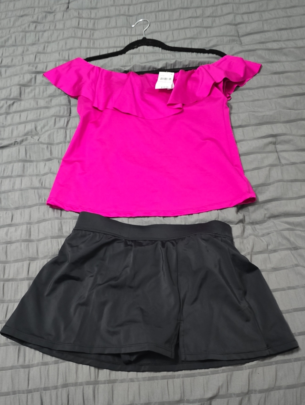 Women’s Hot Pink Off-Shoulder Ruffle Top & Black Shorts Swim Nwt